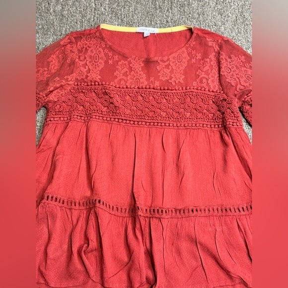 Taylor & Sage shirt with floral prints and lace and crochet Red Sz S‎ - Picture 6 of 11